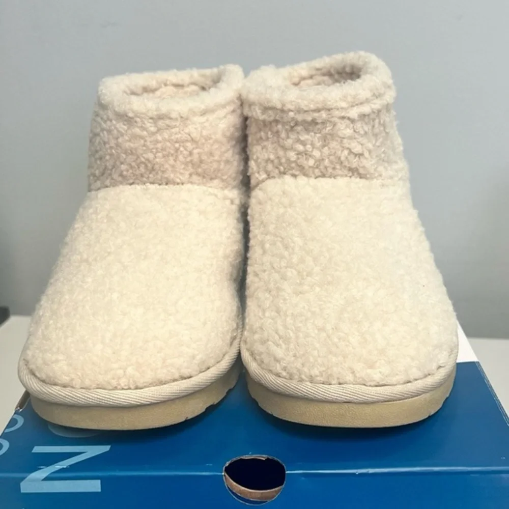 Arizona Women’s Spring‎ Flat Heel Memory Foam Winter Boots